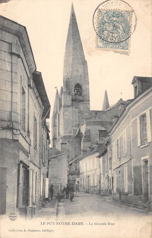 Carte postale ancienne Le Puy Notre Dame La Grand Rue au Puy-Notre-Dame