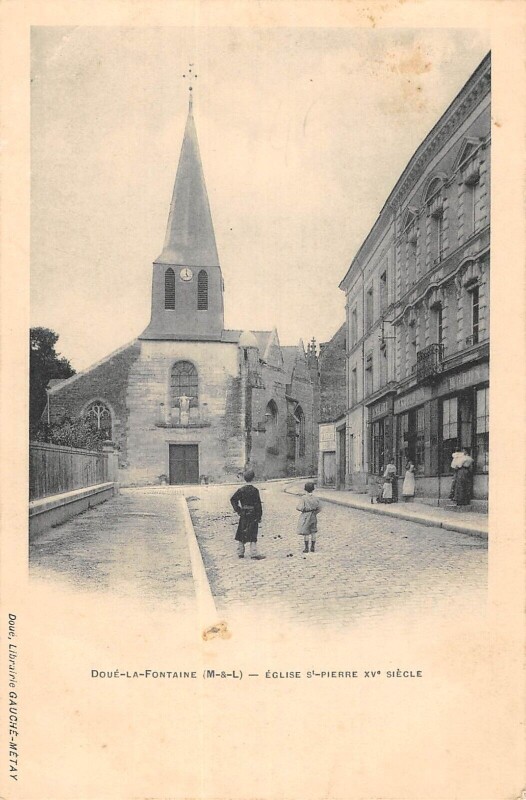 Carte postale ancienne Doue La Fontaine Eglise Saint Pierre