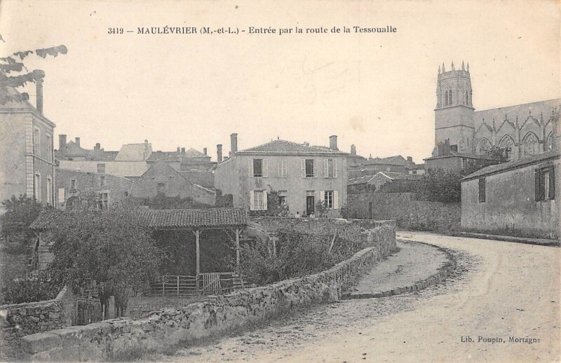 Carte postale ancienne Maulevrier Entree Par La Route De La Tessoualle à La Tessoualle