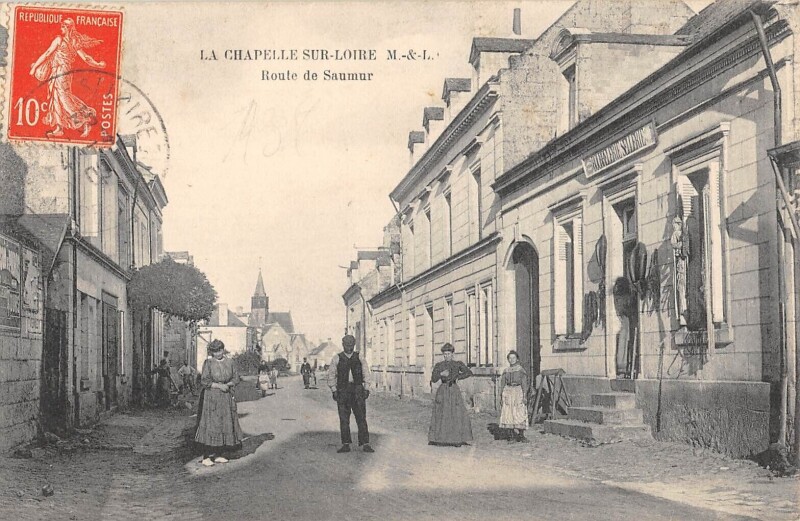 Carte postale ancienne La Chapelle Sur Loire Route De Saumur à Saumur