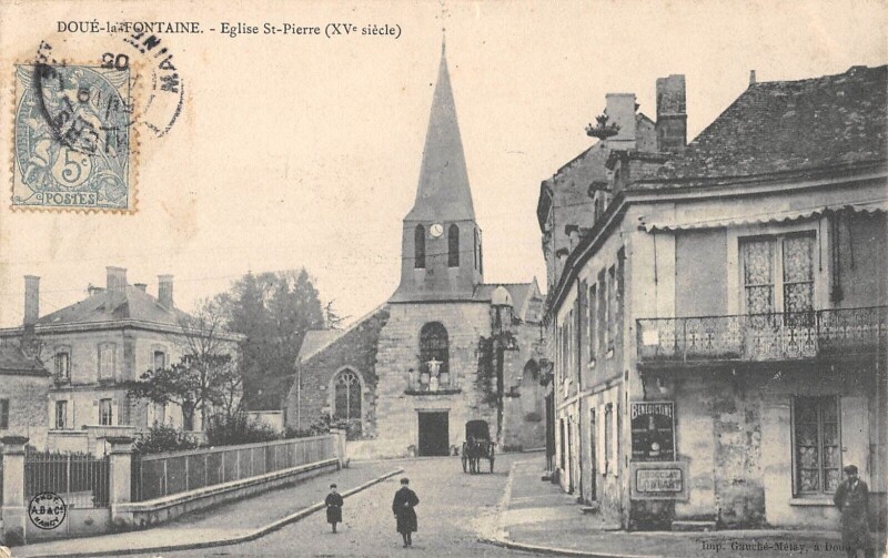 Carte postale ancienne Doue La Fontaine Eglise Saint-Pierre