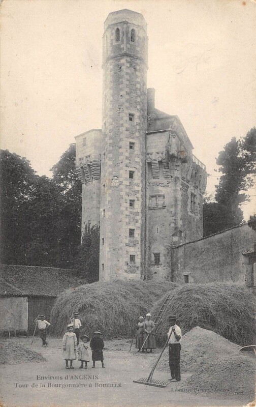 Carte postale ancienne Tour De La Bourgonniere A Bouzille