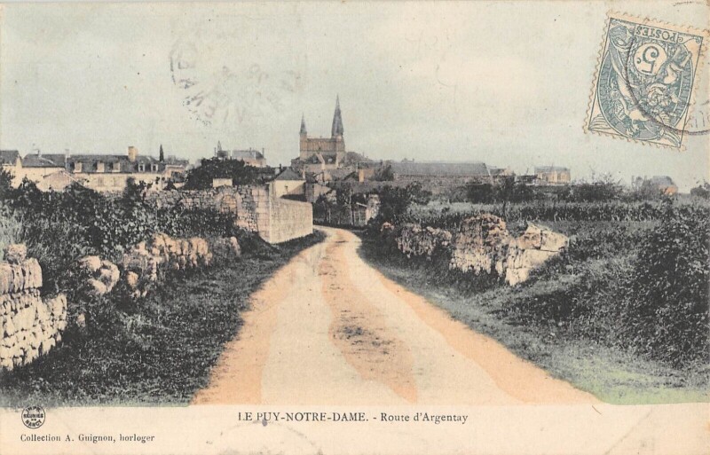 Carte postale ancienne Le Puy Notre Dame Route D'Argentay au Puy-Notre-Dame