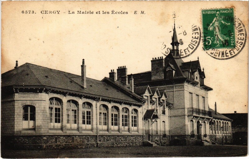 Carte postale ancienne Cergy La Mairie et les Ecoles France à Cergy