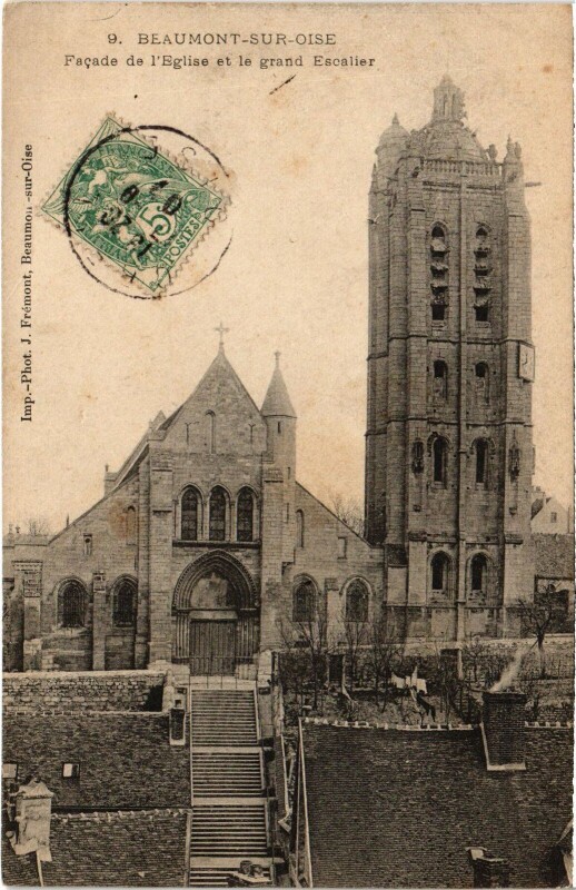 Carte postale ancienne Beaumont s Oise Facade de l'Eglise et le grand Escalier France
