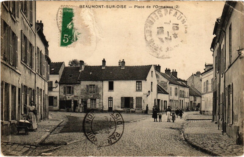Carte postale ancienne Beaumont s Oise Place de l'Ormeteau France