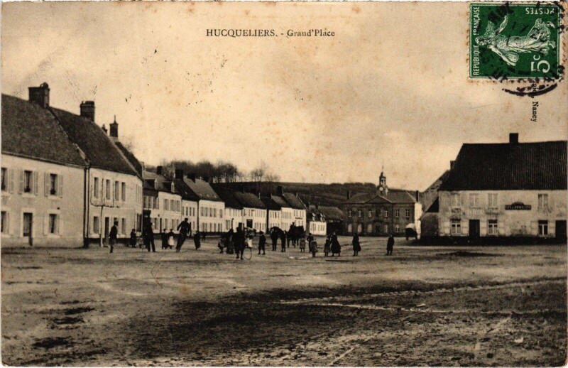 Carte postale ancienne Hucqueliers Grande Place à Hucqueliers