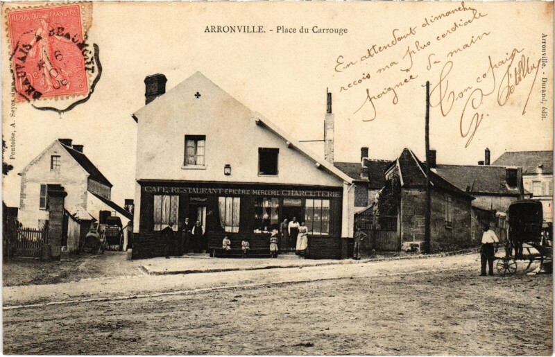 Carte postale ancienne Arronville Place du Carrouge France à Arronville