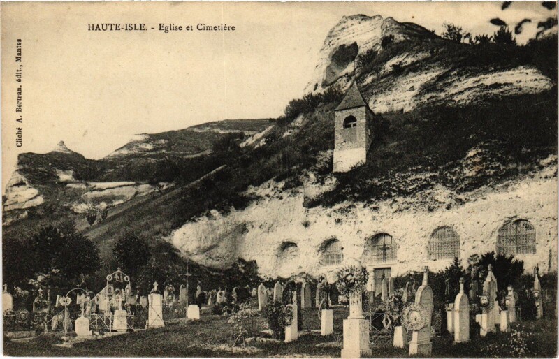 Carte postale ancienne Haute-Isle Eglise et Cimetiere France à Haute-Isle