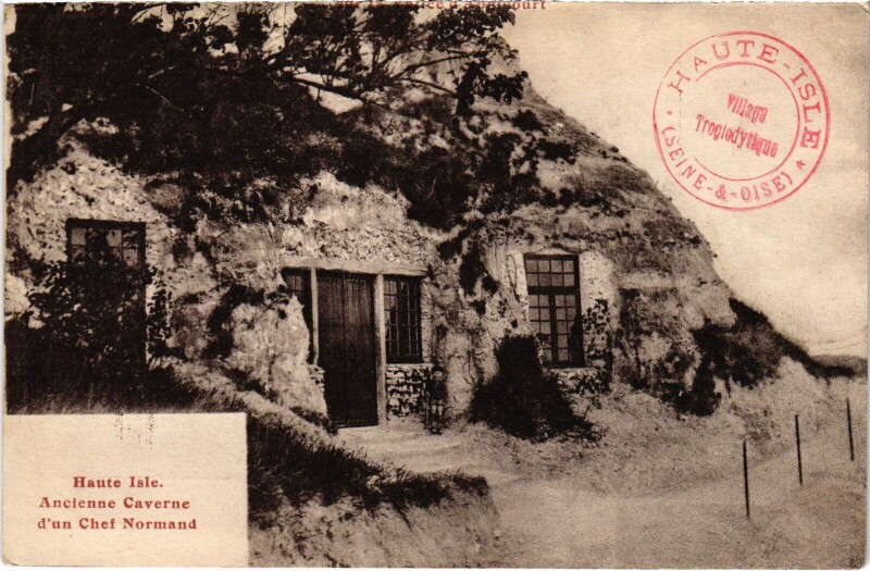 Carte postale ancienne Haute-Isle Ancienne Caverne d'un Chef Normand France à Haute-Isle