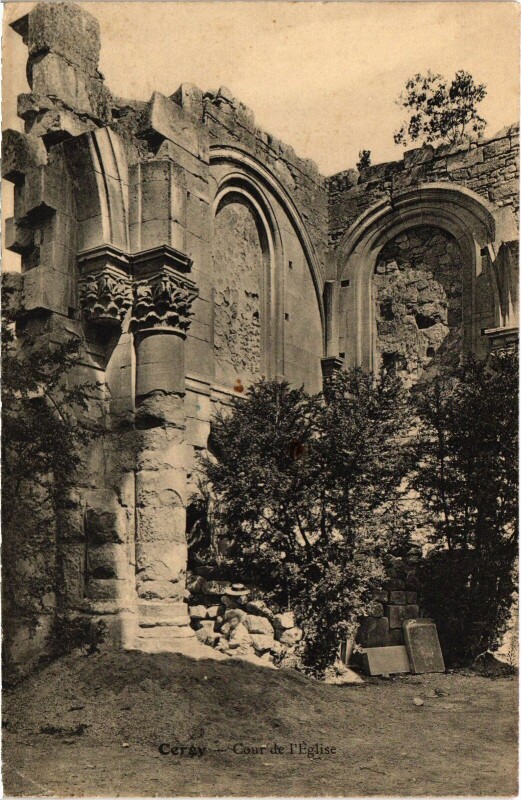 Carte postale ancienne Cergy Cour de l'Eglise France à Cergy
