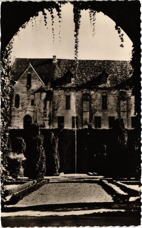 Carte postale ancienne Asnieres s Oise Facade sur le cloitre France