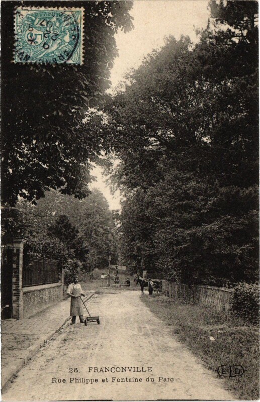 Carte postale ancienne Franconville Rue Philippe et Fontaine du Parc France à Franconville