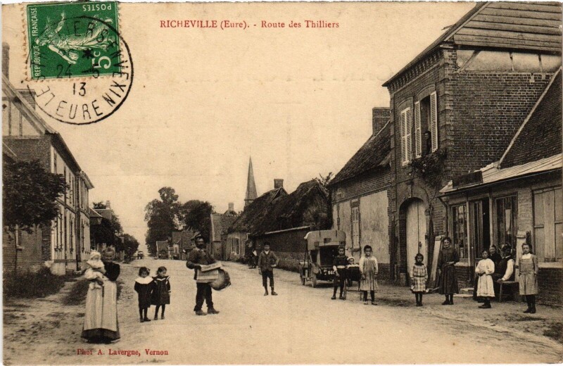 Carte postale ancienne Richeville Route de Thilliers à Richeville