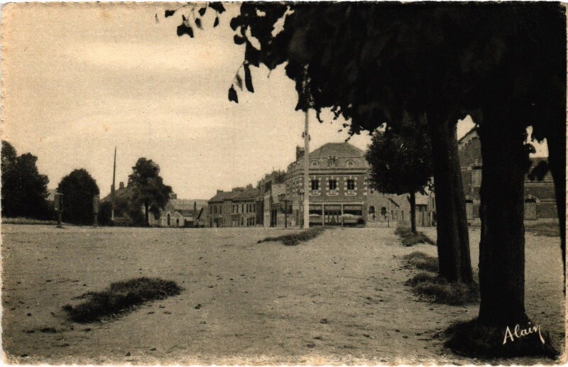 Carte postale ancienne Roye Place de la République