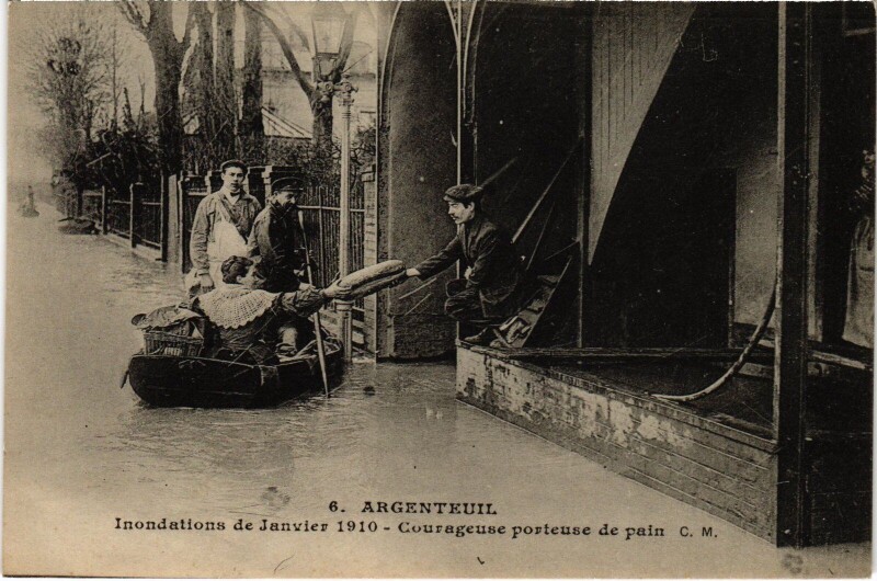 Carte postale ancienne Argenteuil Courageuse porteuse de pain France à Argenteuil