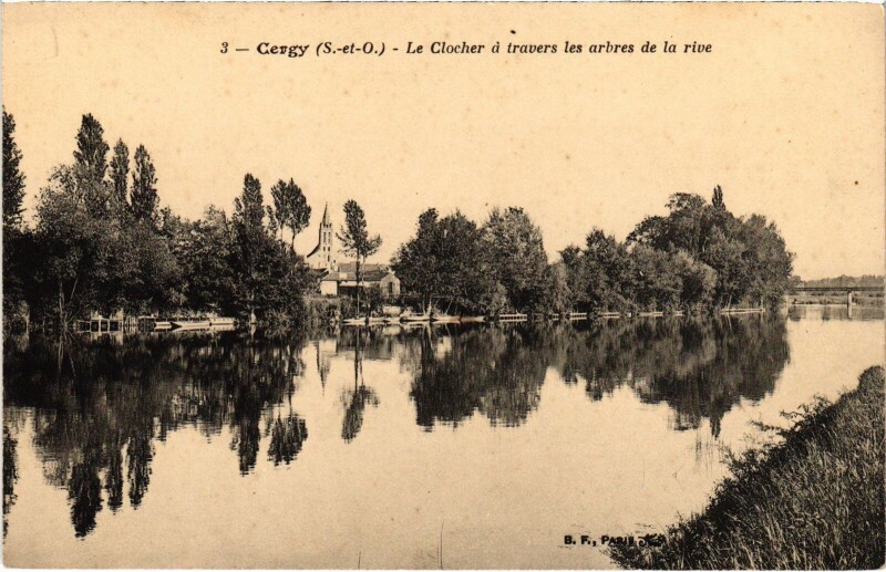 Carte postale ancienne Cergy Le Clocher a travers les arbres de la rive France à Cergy