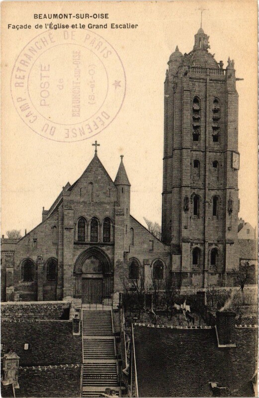 Carte postale ancienne Beaumont s Oise Facade de l'Eglise et le grand Escalier France