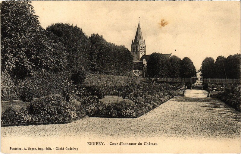 Carte postale ancienne Ennery Cour d'honneur du Chateau France à Ennery