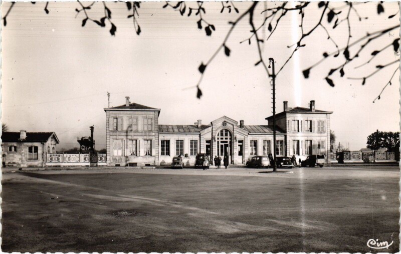 Carte postale ancienne Villers-Cotterets La gare railway station
