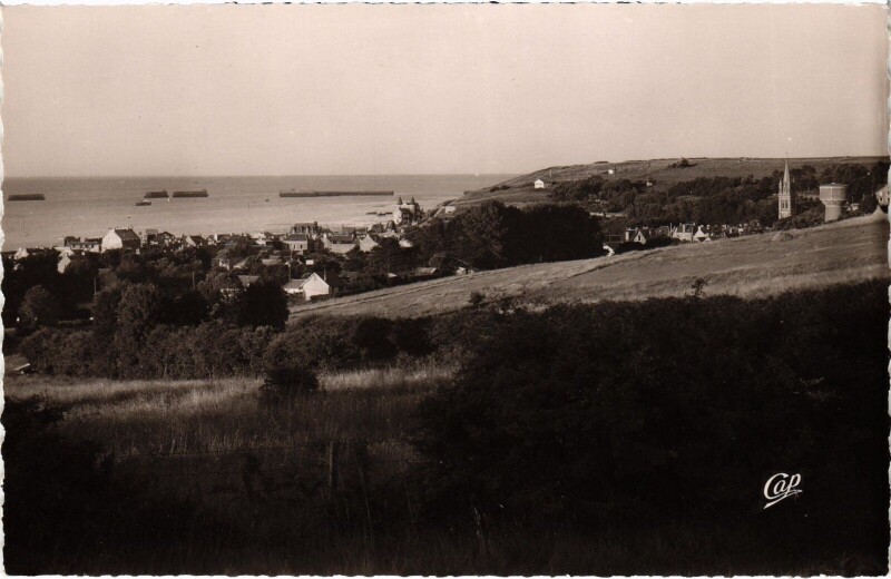 Carte postale ancienne Arromanches Port de la Libération vue générale