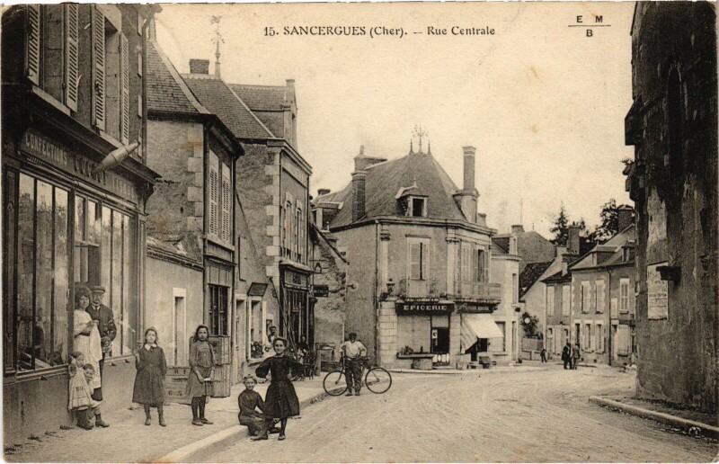 Carte postale ancienne Sancergues Rue Centrale à Sancergues