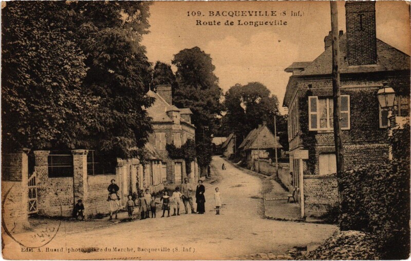 Carte postale ancienne Bacqueville Route de Longueville