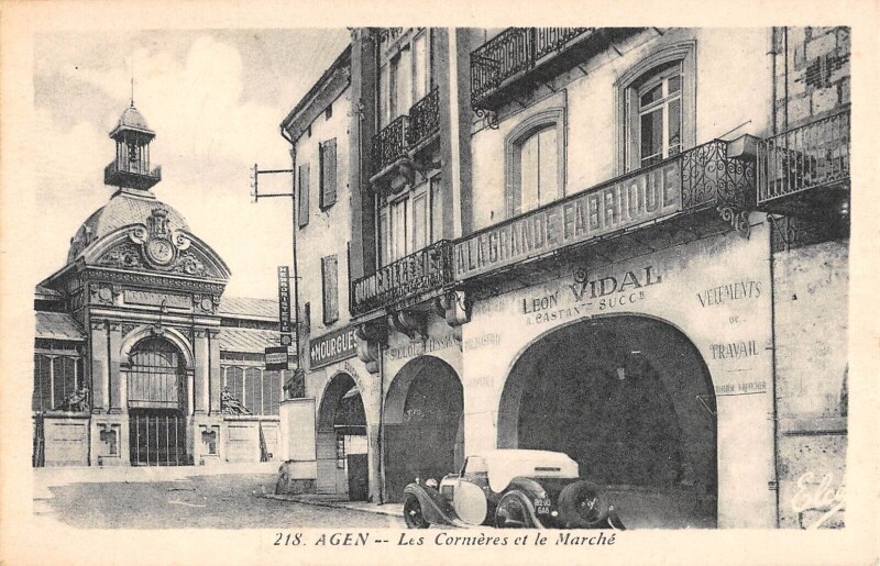 Carte postale ancienne Agen Les Cornieres Et Le Marche