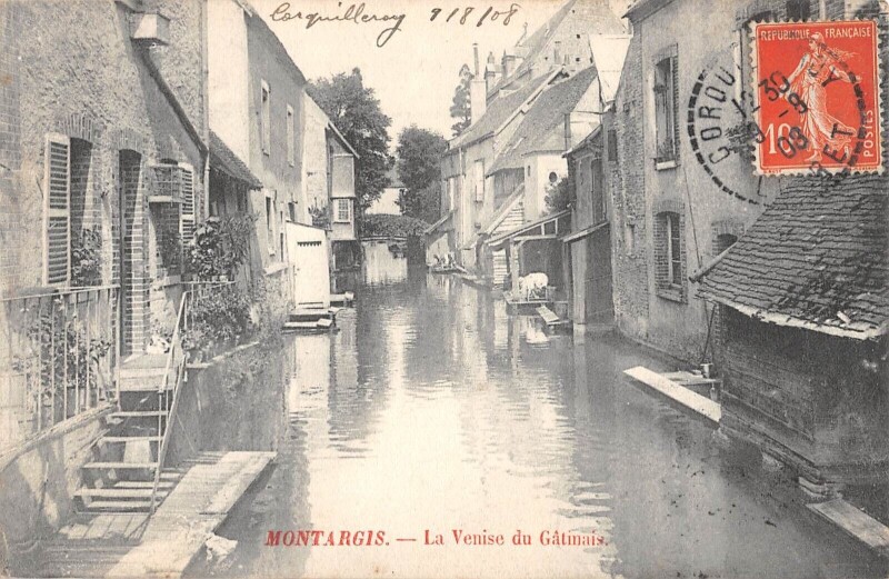 Carte postale ancienne Montargis La Venise Du Gatinais à Montargis