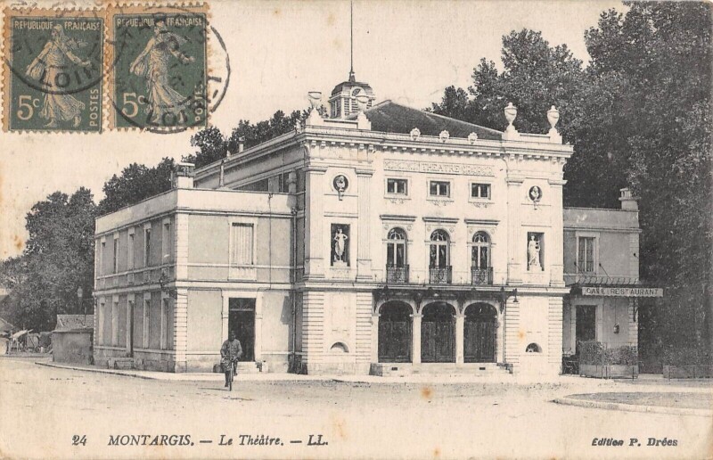 Carte postale ancienne Montargis Le Theatre à Montargis