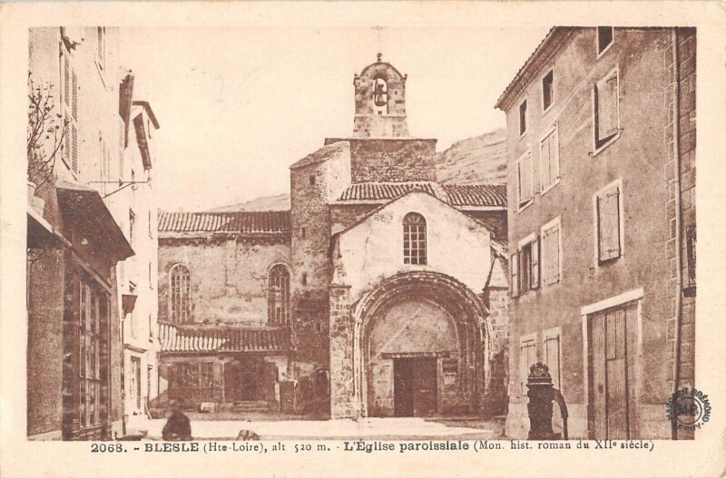 Carte postale ancienne Blesle Eglise à Blesle