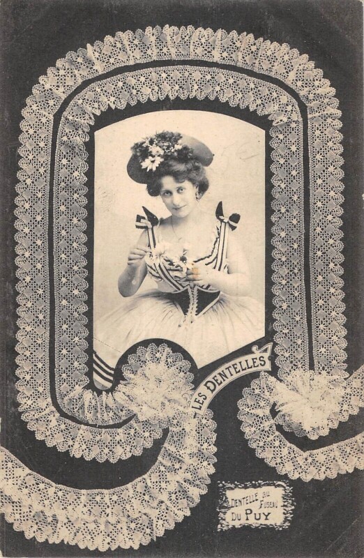 Carte postale ancienne Dentelle Au Fuseau Du Puy