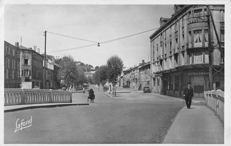 Carte postale ancienne Montbrison Boulevard Carnot à Montbrison