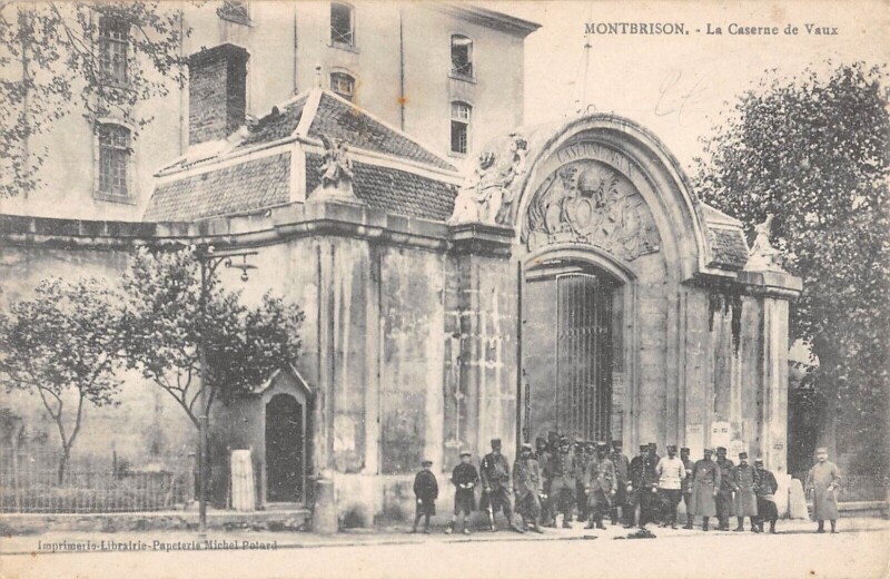 Carte postale ancienne Montbrison - La Caserne de Vaux à Montbrison