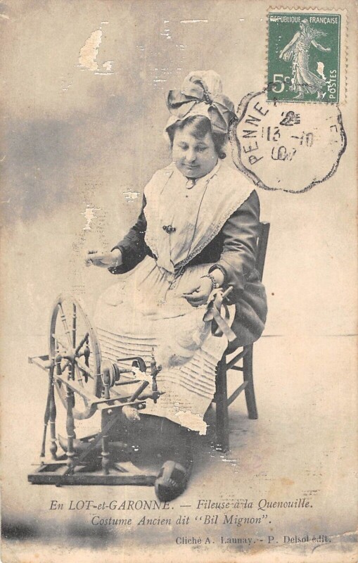 Carte postale ancienne Lot Et Garonne Fileuse A La Quenouille