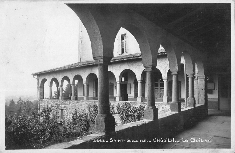 Carte postale ancienne Saint Galmier Hopital Cloitre à Saint-Galmier
