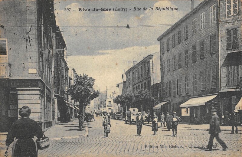 Carte postale ancienne Rive De Guer Rue De La Republique