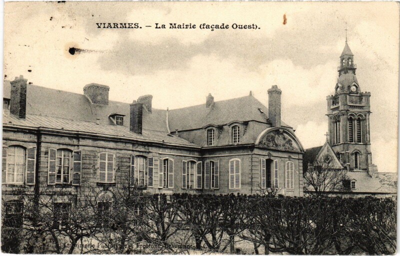 Carte postale ancienne Viarmes La Mairie France à Viarmes