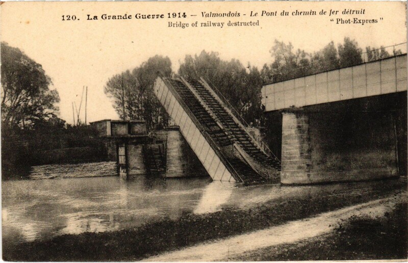 Carte postale ancienne Valmondois Le Pont du Chemin de Fer France à Valmondois