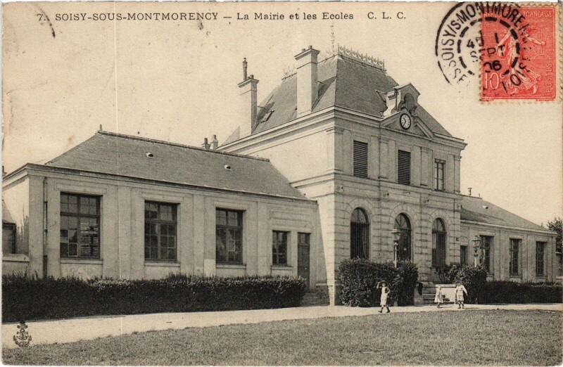Carte postale ancienne Montmorency La Mairie et les Ecoles France à Montmorency