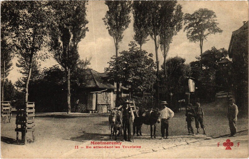 Carte postale ancienne Montmorency En attandant les Touristes France à Montmorency