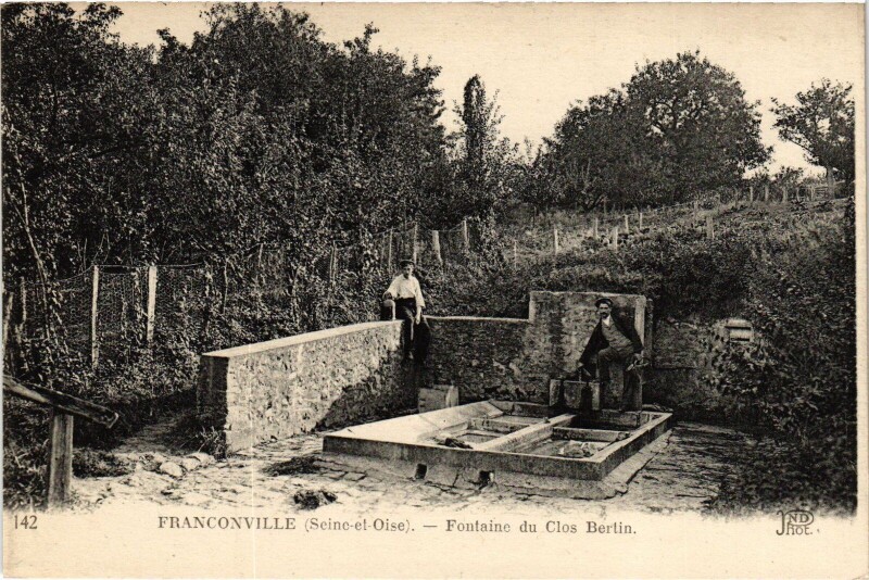 Carte postale ancienne Franconville Fontaine du Clos Bertin France à Franconville