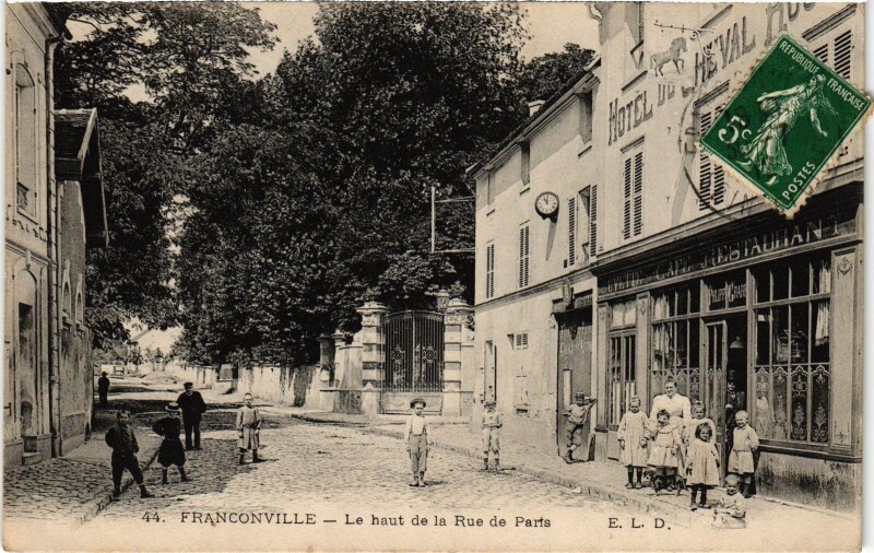 Carte postale ancienne Franconville Le haut de la Rue de Paris France à Franconville