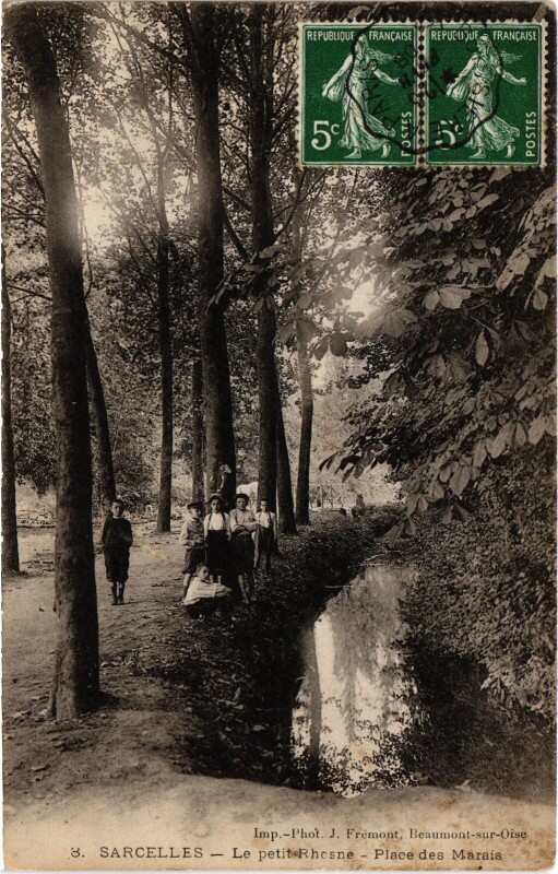 Carte postale ancienne Sarcelles Le petit Rhosne, Place des Marais France à Sarcelles