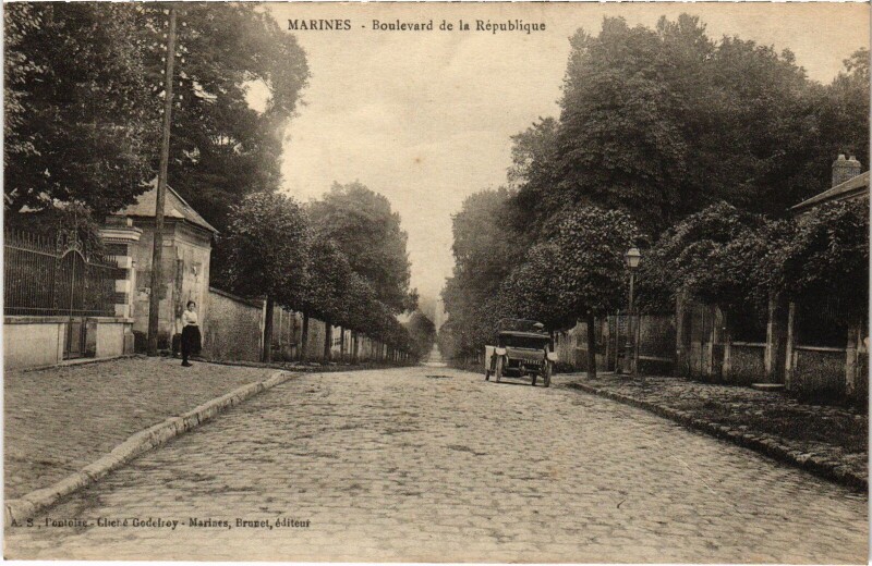 Carte postale ancienne Marines Boulevard de la Republique France à Marines