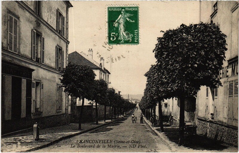 Carte postale ancienne Franconville Le Boulevard de la Mairie France à Franconville