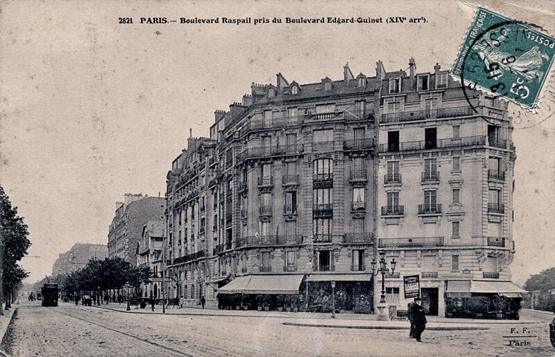 Carte postale ancienne Boulevard Raspail pris du Boulevard Edgard-Quinet à Paris 14e