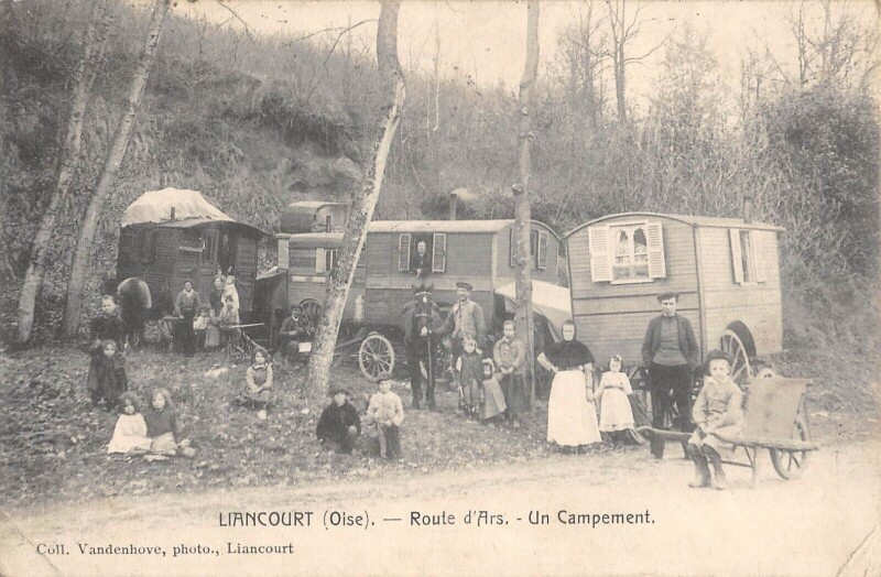 Carte postale ancienne Liancourt / Route D'Ars / Un Campement / Gitans / Bohemiens à Liancourt