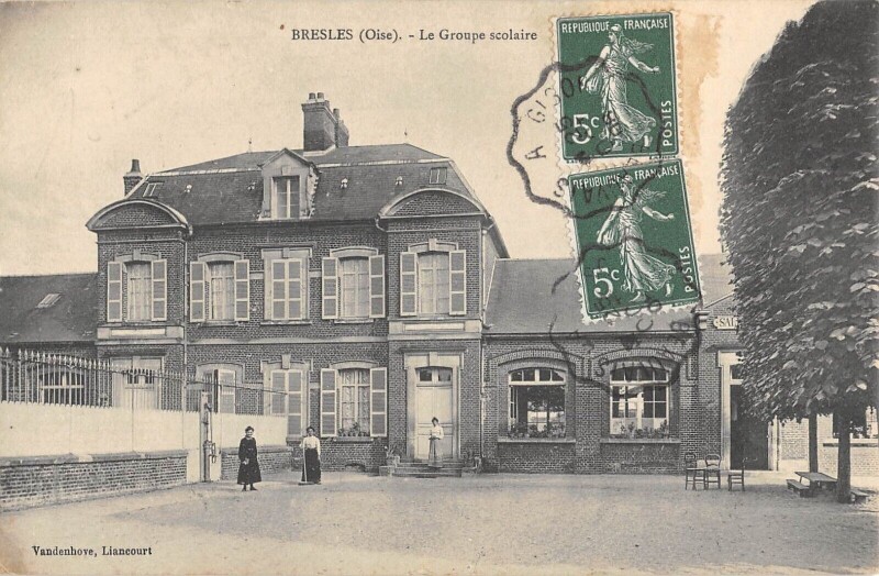 Carte postale ancienne Bresles - Le Groupe Scolaire à Bresles