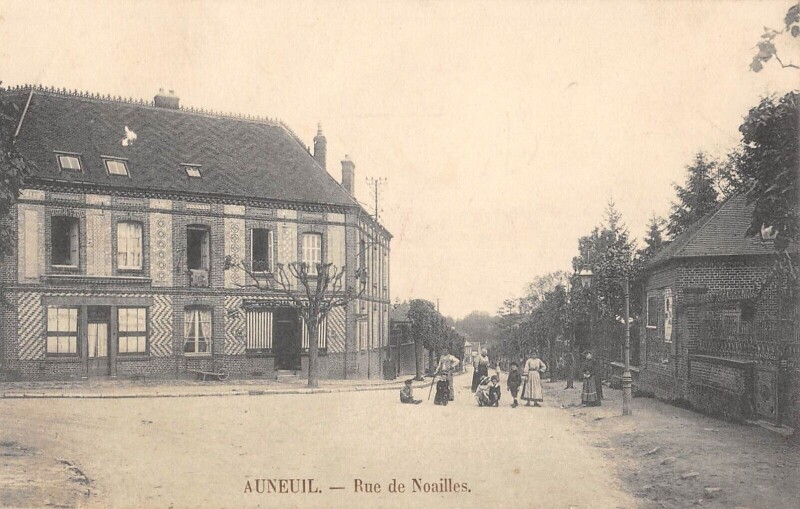 Carte postale ancienne Auneuil - Rue De Noailles à Auneuil